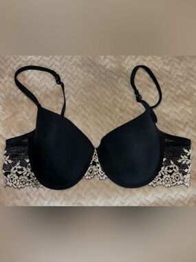 Women’s Black Lace Accented Bra
